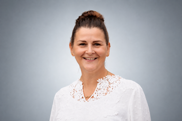 Jennifer-Schoke-neu-600x400 Jennifer Schoke